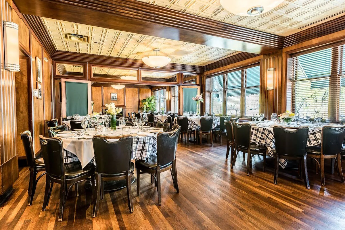 Gibsons Bar & Steakhouse - wood paneled dining room
