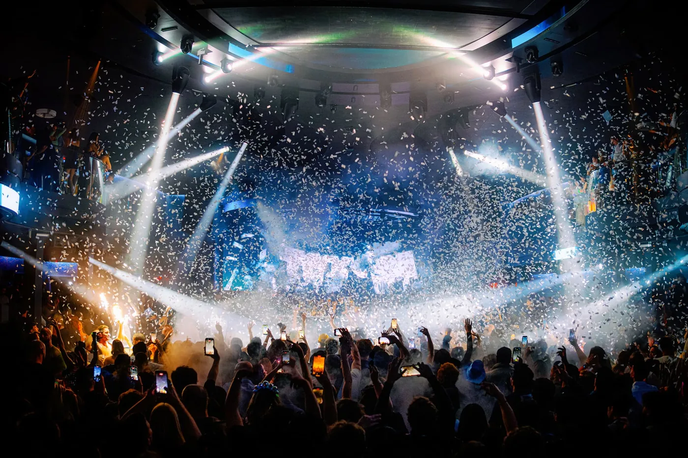 LIV Nightclub at Fontainebleau - nye confetti crowd