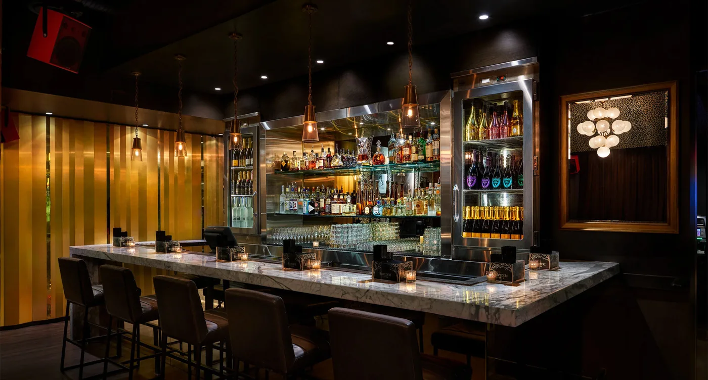 Pierre's Champagne Lounge - pierres bar