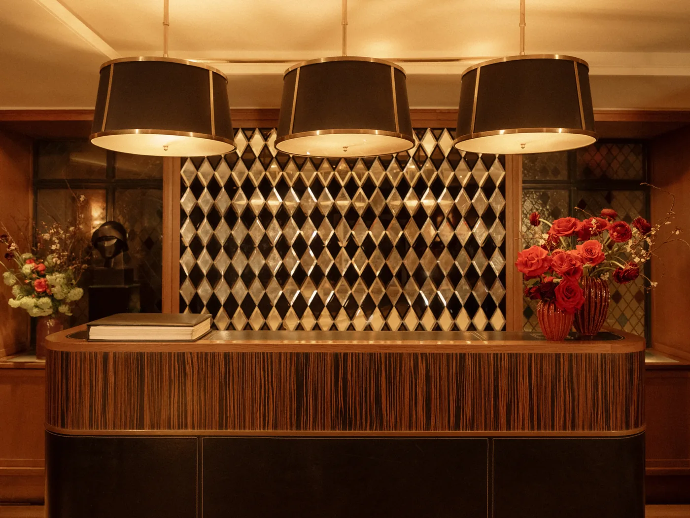 The Ivy - screen partition dining room
